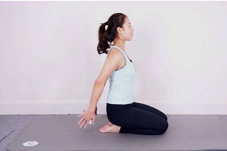 瑜伽初入门教学视频