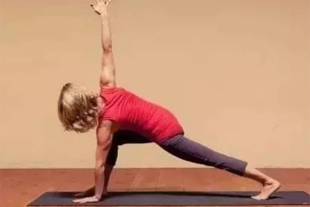 1577071842397103.jpg 瑜伽动作图片