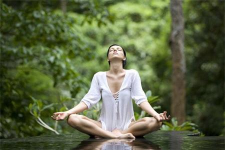 1550113904424391.jpg 瑜伽并不仅仅是一种减肥,更是一种智慧.jpg