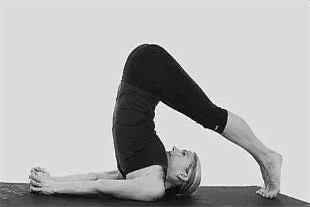 1551411054536940.jpg 13个瑜伽动作,让你的身体更轻松,气色更好.jpg