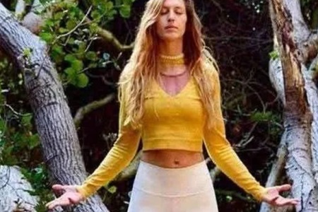 1553139273214444.jpg 2女性练这4个瑜伽动作,甩掉大肚腩,皮肤更紧致.JPG